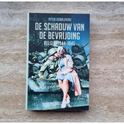 Boek "De schaduw van de bevrijding" van Peter Schrijvers